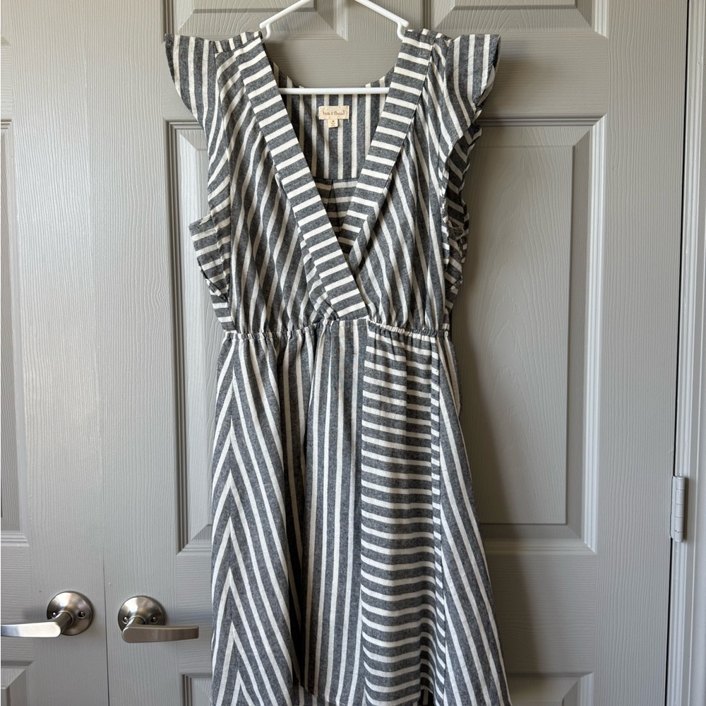 Hem & Thread Dress // Size Medium // Lightly used